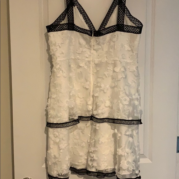 Beautiful black and white dress - Picture 5 of 6